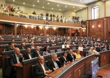 Bllokada në Kuvend, seancat i afrohen të 50-ës