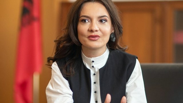 Kryetarja e Parlamentit të Shqipërisë: Bota serbe është e rrezikshme për rajonin