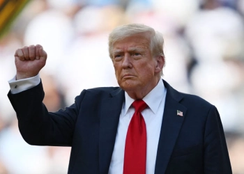 Shtëpia e Bardhë thotë se Trumpi u diagnostikua me një sëmundje të venave që shkakton ënjtje të këmbëve