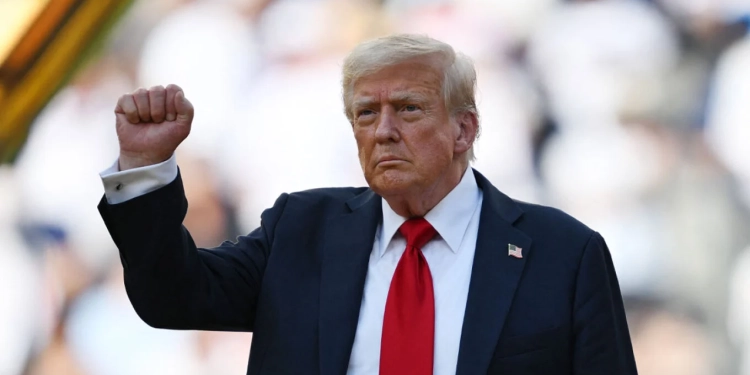 Shtëpia e Bardhë thotë se Trumpi u diagnostikua me një sëmundje të venave që shkakton ënjtje të këmbëve