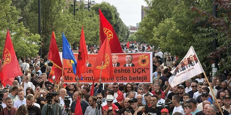 Nga të gjitha anët drejt Prishtinës, qytetarët fillojnë të mblidhen për protestë
