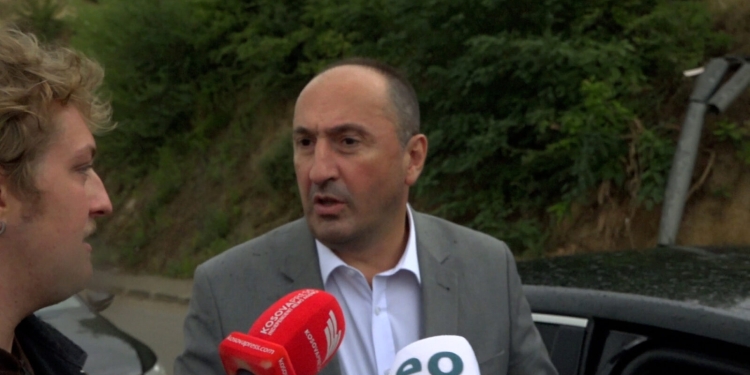 Ministri Aliu u përgjigjet kritikave për urat në Mitrovicë: U ndërtuan me kërkesë të komunave