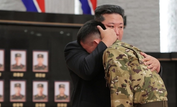 Kim Jong-un vajton ushtarët e tij që vdiqën për Rusinë e Putinin në Ukrainë