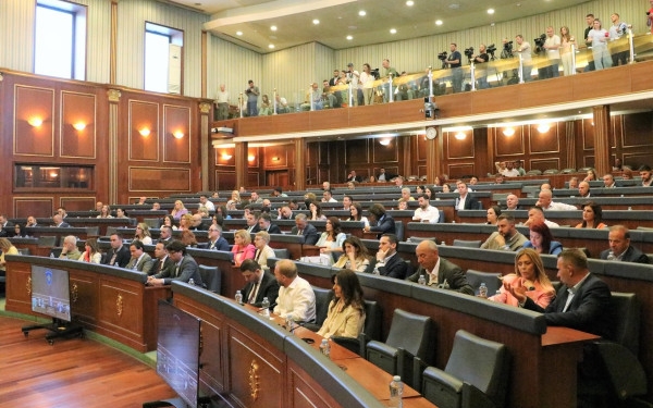 ​Zgjedhën nënkryetarët e Kuvendit nga LVV, PDK dhe LDK