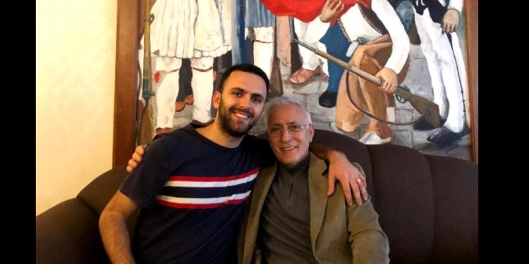 Djali i Jakup Krasniqit me mesazh emocional para protestës: Protestoni sot, bashkë me ne