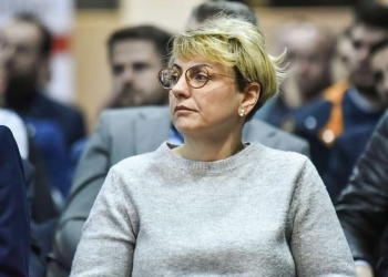 Dejona Mihali sulmon Hashim Thaçin ditën e protestës: Kërko falje
