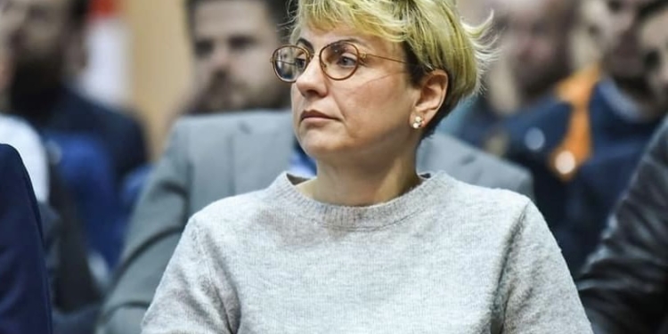 Dejona Mihali sulmon Hashim Thaçin ditën e protestës: Kërko falje