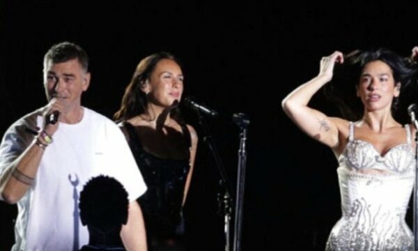 The Guardian shkruan që Dua Lipa mori shtetësinë kosovare: Në Sunny Hill performoi këngën Era me babanë, në shqip