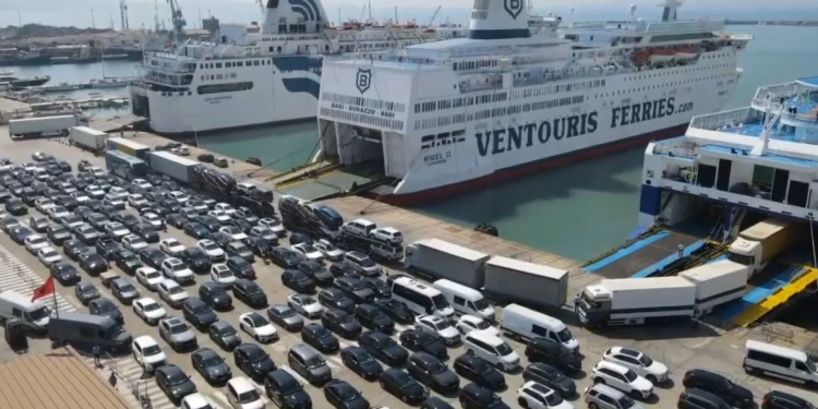 Fluks i lartë automjetesh në Portin e Durrësit, 30 mijë udhëtarë në vetëm pesë ditë