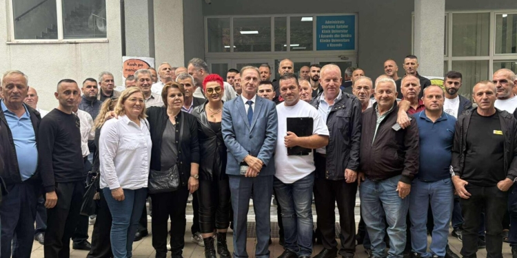 Punëtorët e sigurimit fizik në QKUK e përfunduan sot grevën, i kthehen punës nga sonte