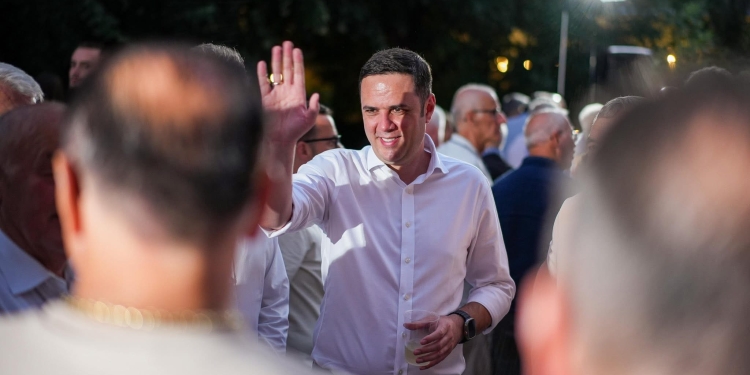 Abdixhiku pret mërgimtarët në selinë e LDK-së