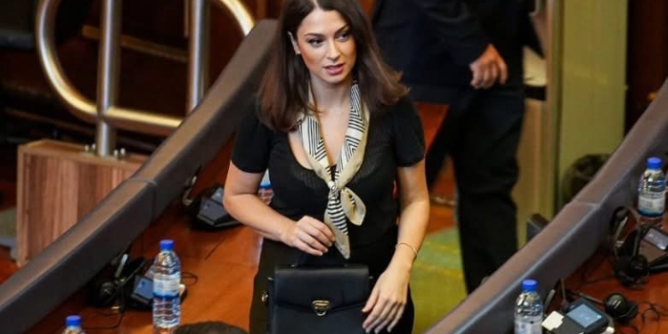 Kixa-Xhelili i reagon VV-së: Vendimi s’varej nga Llabani, dy nga gjyqtarët janë zgjedhur me vota tuaja