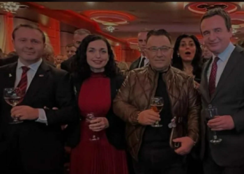 Osmani sqarohet për foton me të dyshuarin për vrasjet në Gjilan: Dal me mijëra qytetarë, s’e di veprimtarinë e tyre