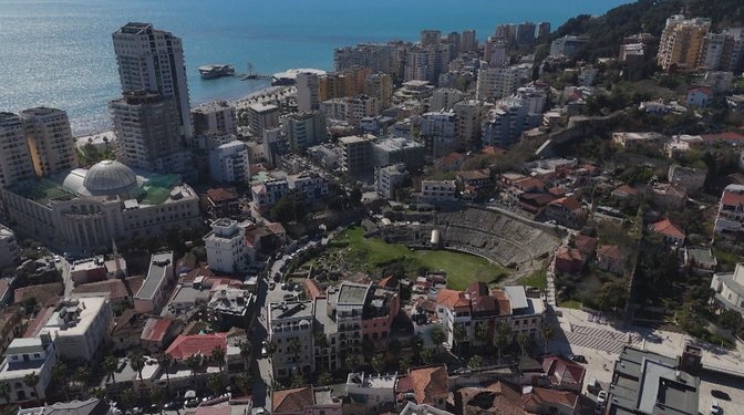 Shtrenjtimi i apartamenteve nga Durrësi në Vlorë, s’pritet hyrja në fuqi e referencave të reja