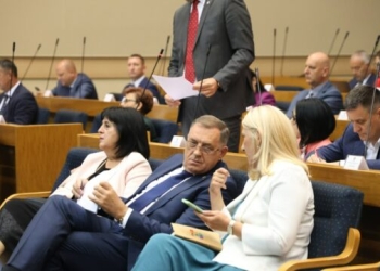 Kuvendi i Republikës Sërpska miraton vendimin jokushtetues për mbajtjen e një referendumi