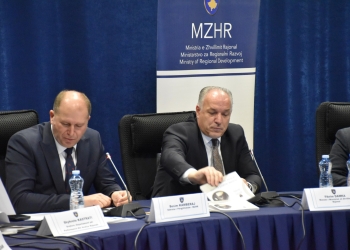 Akuzohet bashkë me ministrin Damka, por Qeveria Kurti guxon ta pezullojë veç Sekretarin e Ministrisë së Zhvillimit Rajonal