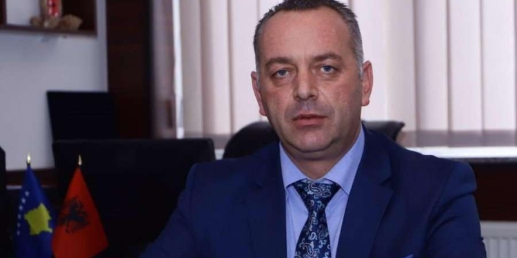 Ramosaj i rreptë ndaj Kurtit për Manastirin e Deçanit: Na quante tradhtar, tradhtinë e bëri vetë