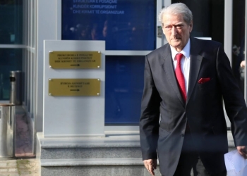 Sali Berisha paraqitet sot në SPAK, zbaton masën e sigurisë