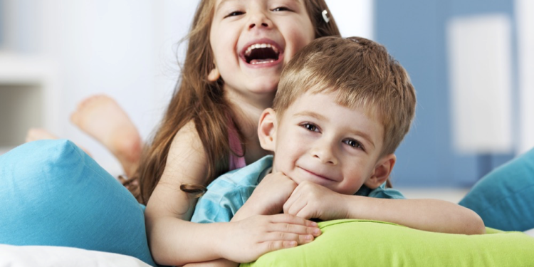 Fëmijët duhet të edukohen me lumturi, jo me përsosmëri