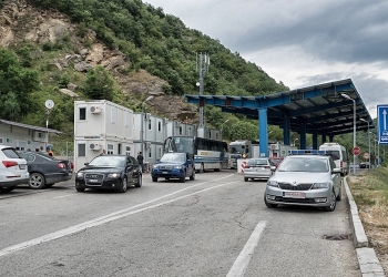 “Gjysmë orë pritje tek Dheu i Bardhë”, kjo është gjendja në pikëkalimet kufitare për dalje nga Kosova