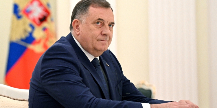 Dodik refuzon vendimin e gjykatës: Nuk largohem, jam presidenti i Republikës Serbe