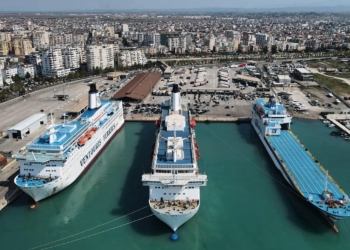 Valë e pushuesve në portin e Durrësit, mbi 24 mijë në vetëm tri ditë