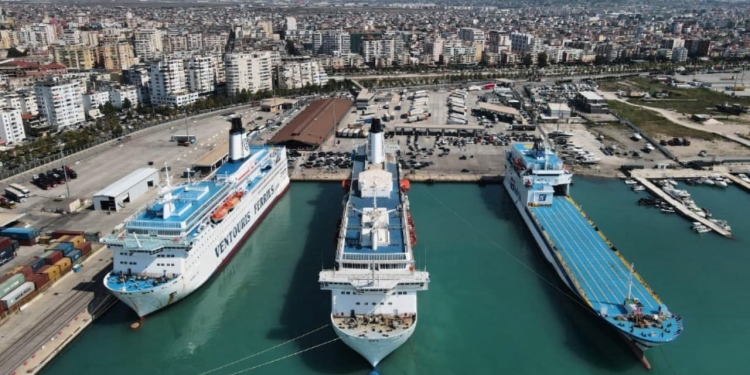 Valë e pushuesve në portin e Durrësit, mbi 24 mijë në vetëm tri ditë