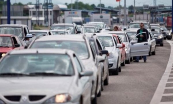Kolona në dalje të Merdarës, pritjet mbi 2 orë
