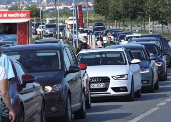 Gjendja në pikat kufitare – Qytetarët përballen me pritje të gjata për të dalë nga Kosova
