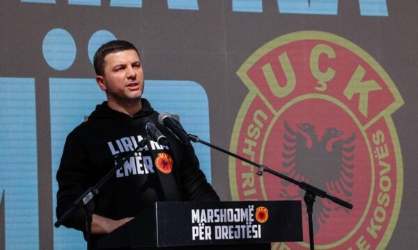 Krasniqi falënderon qytetarët për protestën masive kundër padrejtësive në Hagë