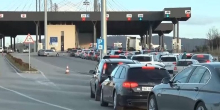Arrestohet një person në pikën kufitare në Merdare, dyshohet për krim’e luft’e në Vushtrri