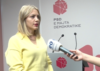 Natyra Kuçi thotë se u pengua nga mbështetës të AAK-së gjatë aktiviteteve të saj në Deçan