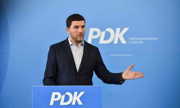 Krasniqi për thirrjet ekstremiste në Kumanovë: Heshtja e Mickoskit miratim, Kurti kontriuboi për këtë klimë
