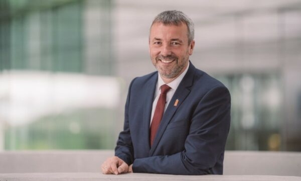 Sekretari Parlamentar gjerman sot fillon vizitën Kosovën