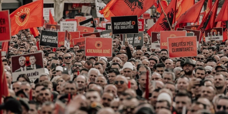 Tifozët e Kosovës njoftojnë se do të marrin pjesë në protestën për ish-krerët e UÇK-së në Hagë