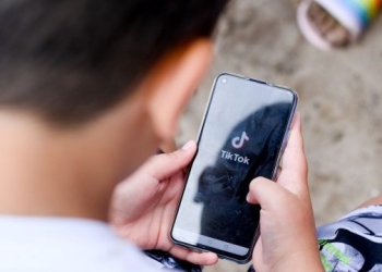 Postuan në TikTok mjete të rrezikshme, arrestohen dy burra dhe një i mitur në Lipjan