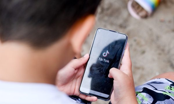 Postuan në TikTok mjete të rrezikshme, arrestohen dy burra dhe një i mitur në Lipjan