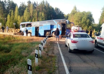 Tren godet një autobus pranë Shën Petersburgut, 1 i vdekur dhe 16 të plagosur