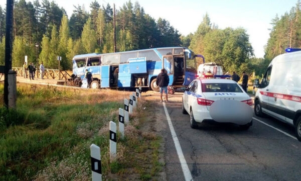 Tren godet një autobus pranë Shën Petersburgut, 1 i vdekur dhe 16 të plagosur