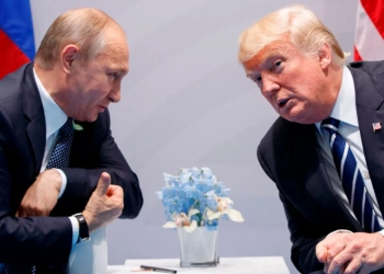 Trump drejt Alaskës për takimin me Putinin, fluturimi ndiqet nga mbi 12 mijë persona