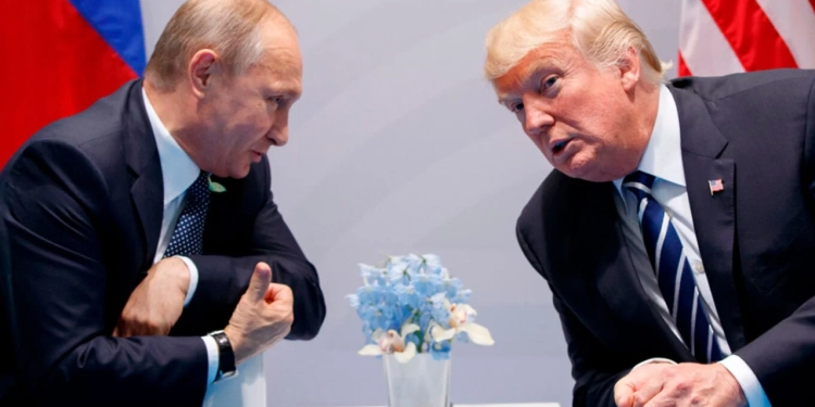 Trump drejt Alaskës për takimin me Putinin, fluturimi ndiqet nga mbi 12 mijë persona