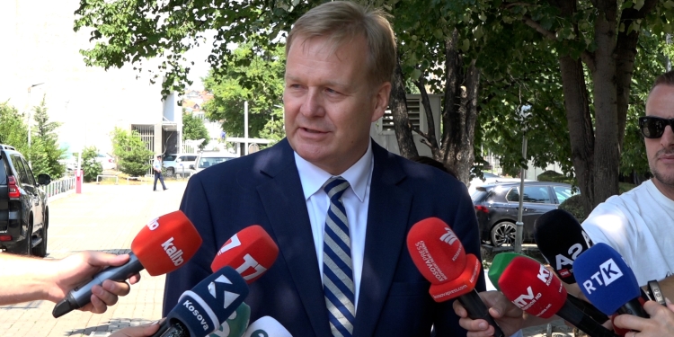 Dialogu Kosovë – Serbi tash “në këmbë të veta” dhe “zbatimi më urgjent se kurrë”, Sorensen jep porositë pas vizitës