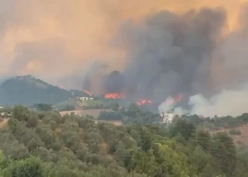 Vazhdojnë zjarret në Mirditë, për orë të tëra në ndërhyrje është edhe avioni italian