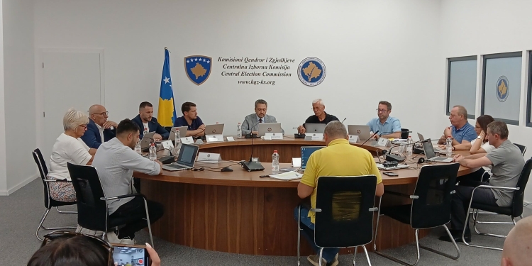 KQZ mban sot mbledhje, në rend dite decertifikimi i disa kandidatëve dhe procedura standarde për votimin jashtë Kosovës