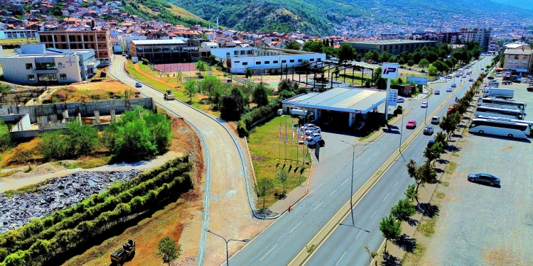 Aksi rrugor pranë QKMF-së në Prizren drejt përfundimit – Totaj: Lidhje e rëndësishme për qytetin