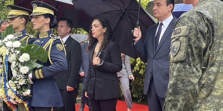 Drejtuesit e institucioneve të Kosovës nderojnë viktimat e sulmeve terroriste të 11 shtatorit