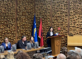 Fotografia si dëshmi e gjenocidit serb, promovohet libri  ‘Kosovo at War’ i fotoreporterit danez
