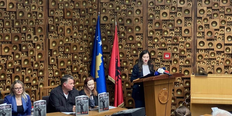 Fotografia si dëshmi e gjenocidit serb, promovohet libri  ‘Kosovo at War’ i fotoreporterit danez