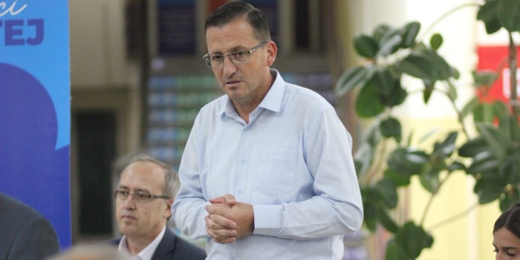 Burim Krasniqi prezanton programin e zhvillimit për Malësinë e Vogël