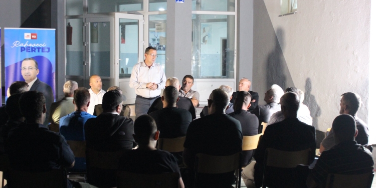 Burim Krasniqi në Dobidol: Premton investime në infrastrukturë, arsim dhe hapësira për të rinjtë